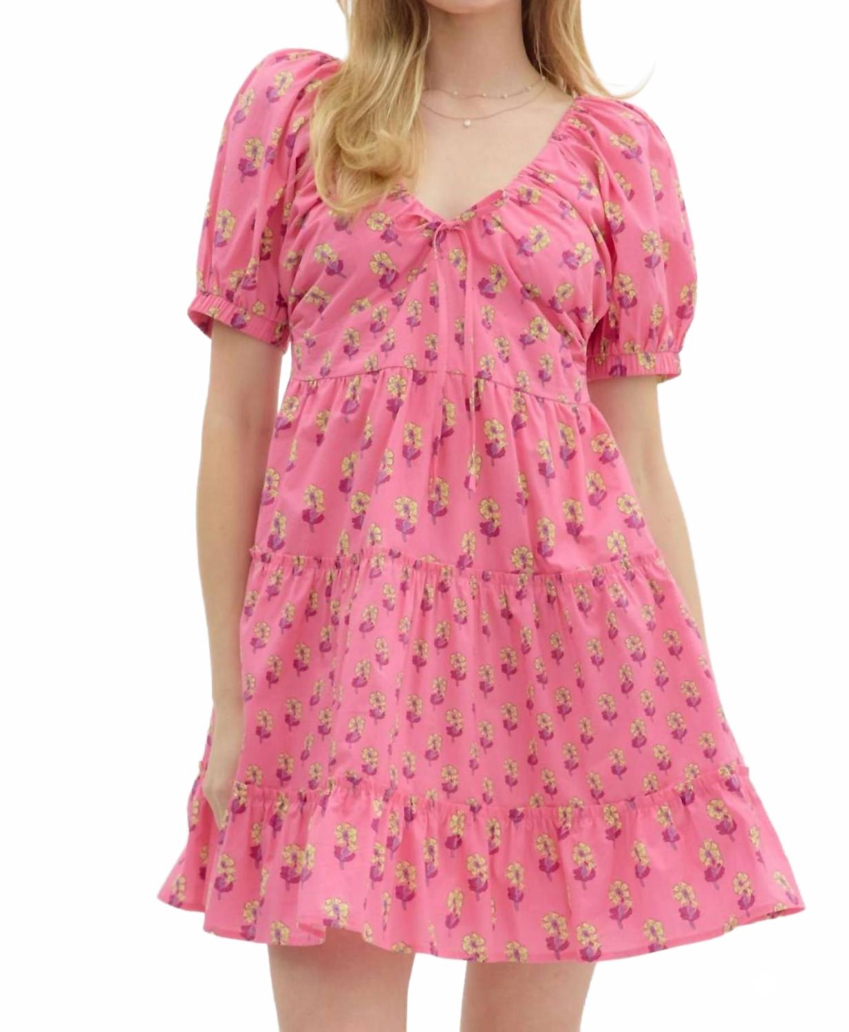 Смикрованное цветочное мини-платье в розовом цвете Entro
Смикрованное цветочное мини-платье в розовом цвете Entro