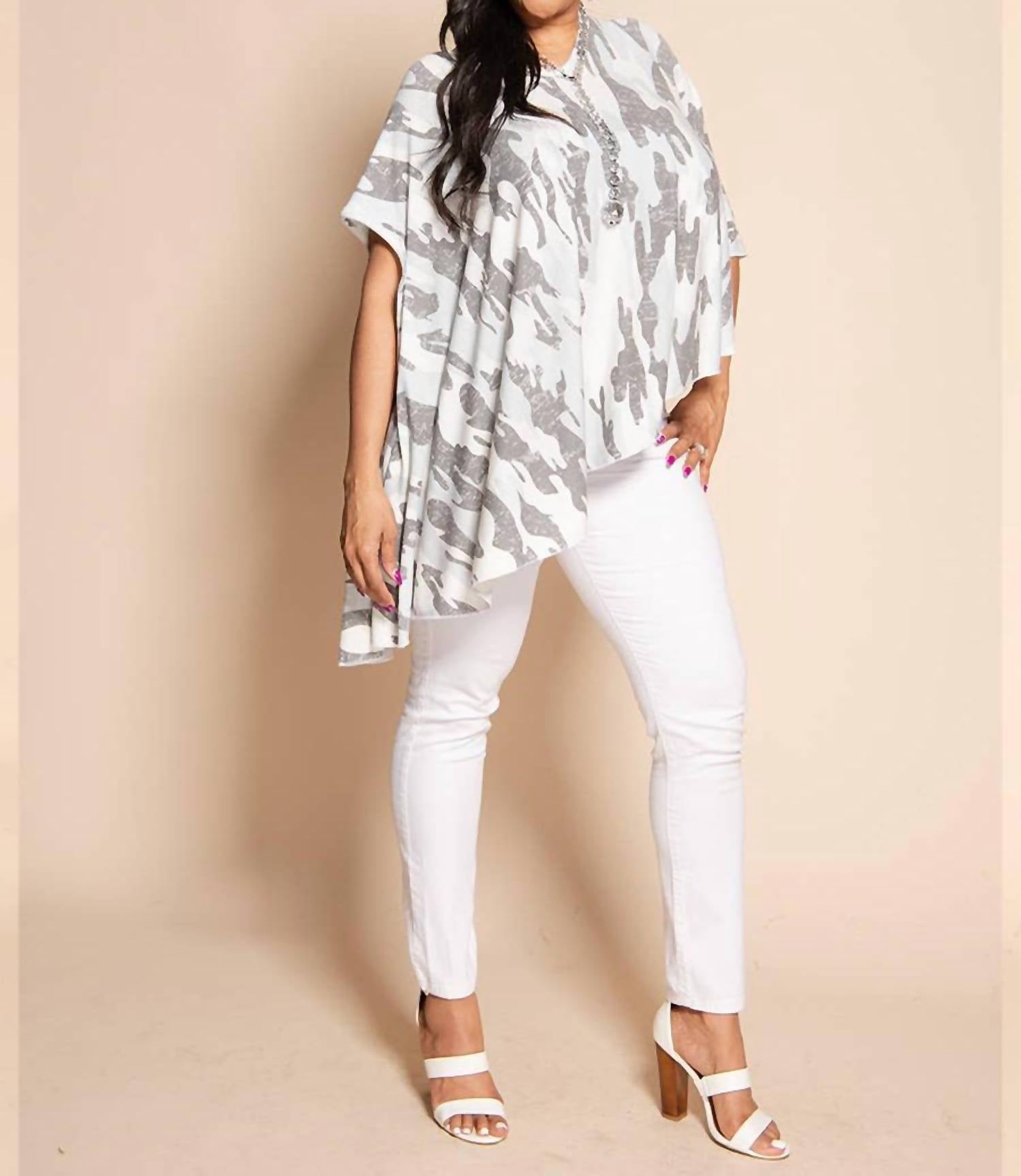 SHAWL DAWLS Короткая шаль-трансформер белого камуфляжа
SHAWL DAWLS Короткая шаль-трансформер белого камуфляжа