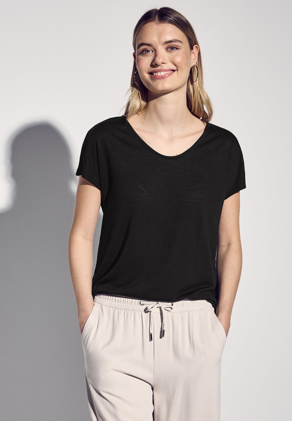 Базовая футболка LOOK Street One, черный 
Базовая футболка LOOK Street One, черный