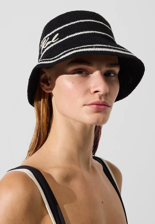 Нежный фирменный пляжный аксессуар Karl Lagerfeld, Black White, Белый, Нежный фирменный пляжный аксессуар Karl Lagerfeld, Black White
Нежный фирменный пляжный аксессуар Karl Lagerfeld, Black White, Белый, Нежный фирменный пляжный аксессуар Karl Lagerfeld, Black White