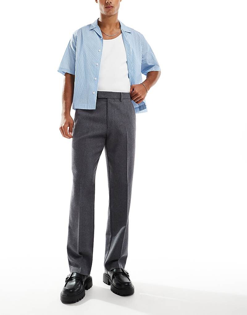 Элегантные прямые брюки из смесовой шерсти графитового цвета ASOS DESIGN с узором «елочка»
Элегантные прямые брюки из смесовой шерсти графитового цвета ASOS DESIGN с узором «елочка»