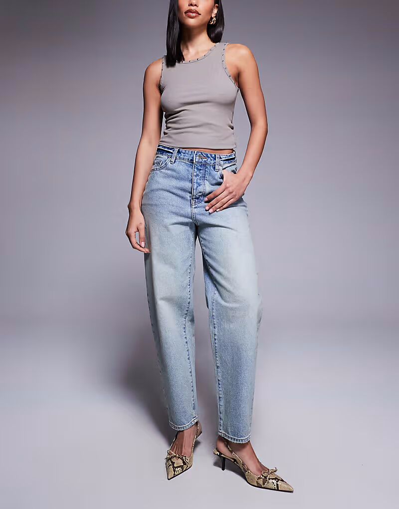 Зауженные джинсы Armani Exchange carrot светло-голубого цвета
Зауженные джинсы Armani Exchange carrot светло-голубого цвета