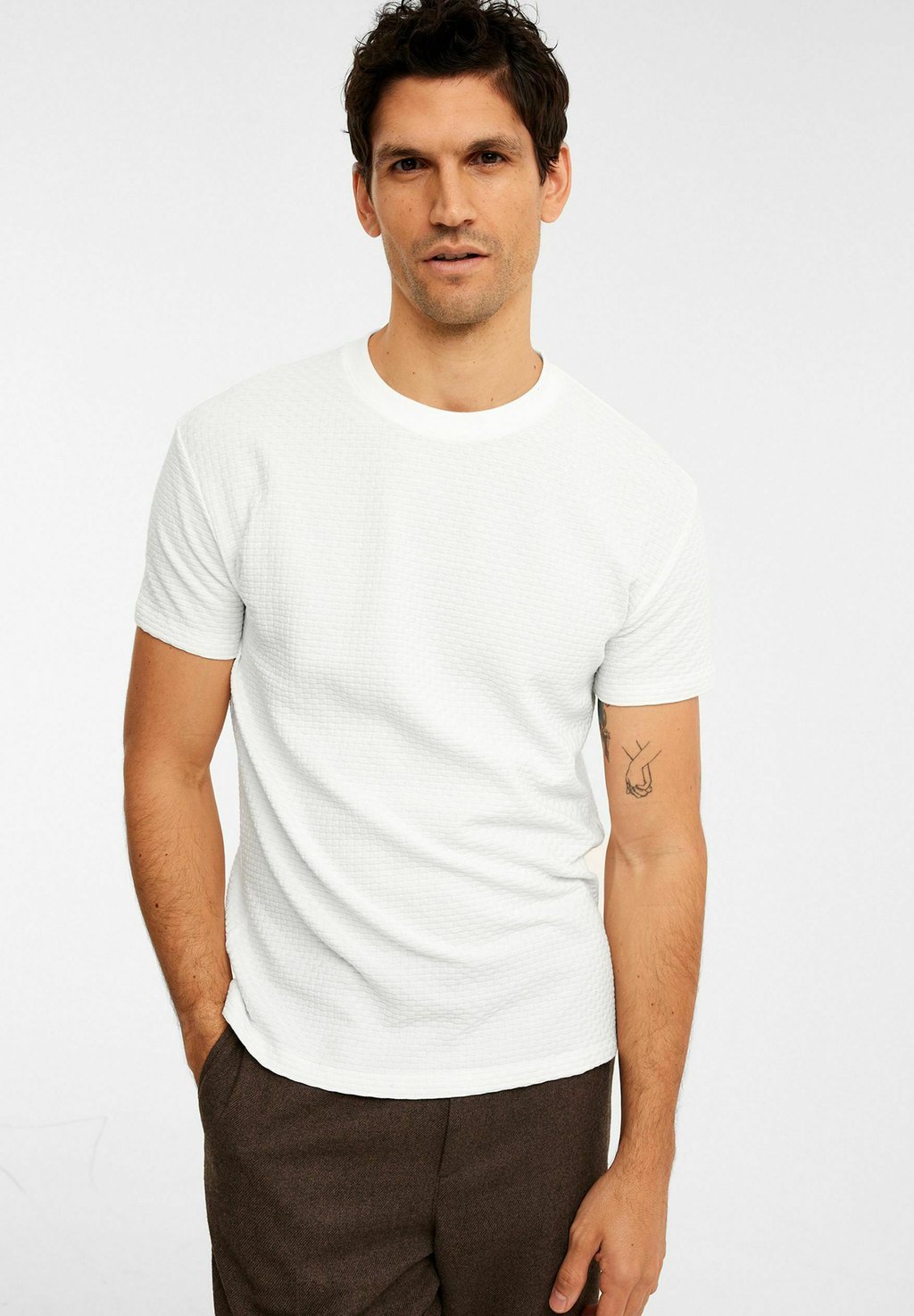 Базовая футболка STRUKTURMÖNSTER Kappahl, кремовый
Базовая футболка STRUKTURMÖNSTER Kappahl, кремовый