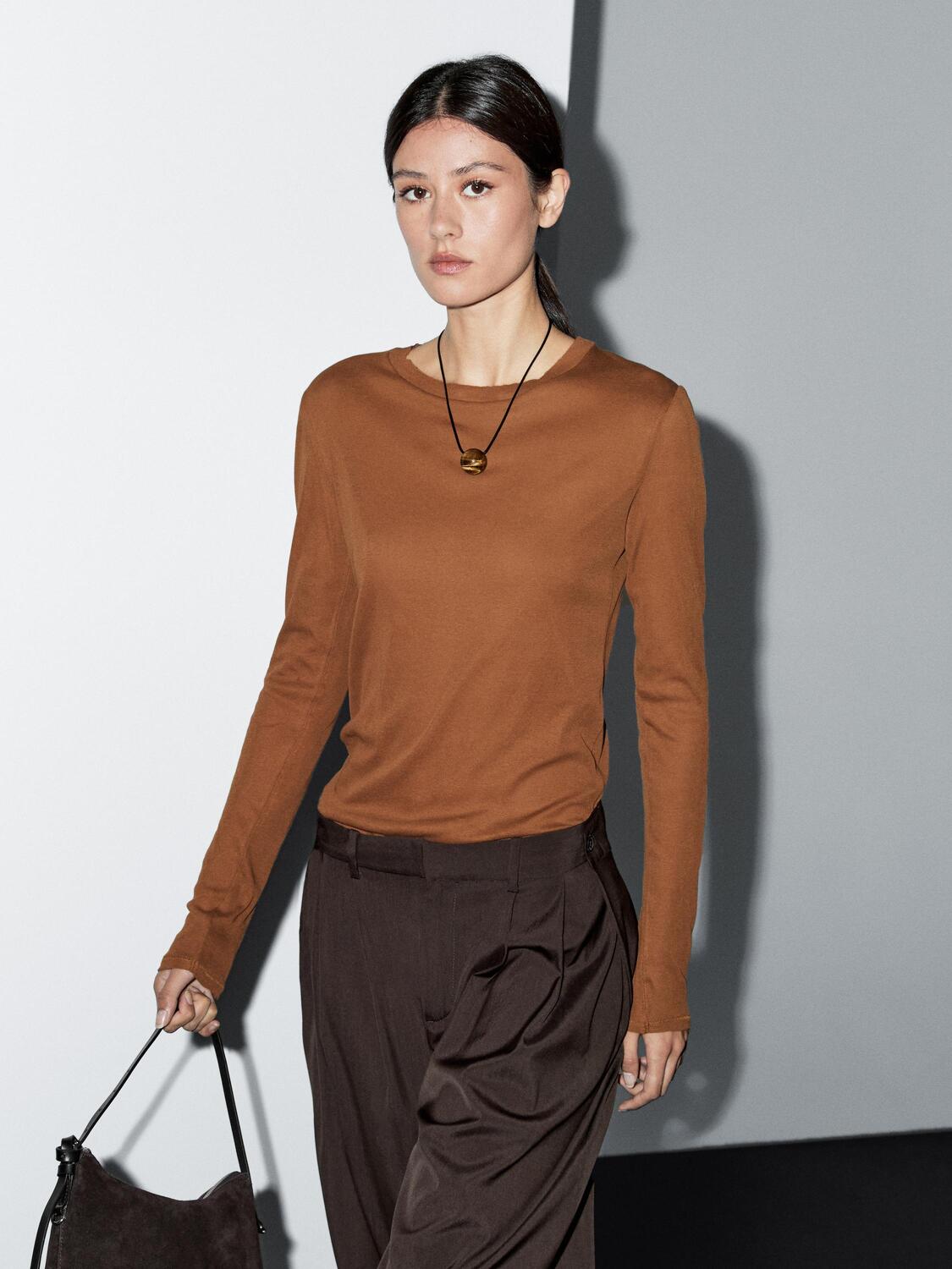 Футболка из 100% хлопка с вырезом Massimo Dutti, охра
Футболка из 100% хлопка с вырезом Massimo Dutti, охра