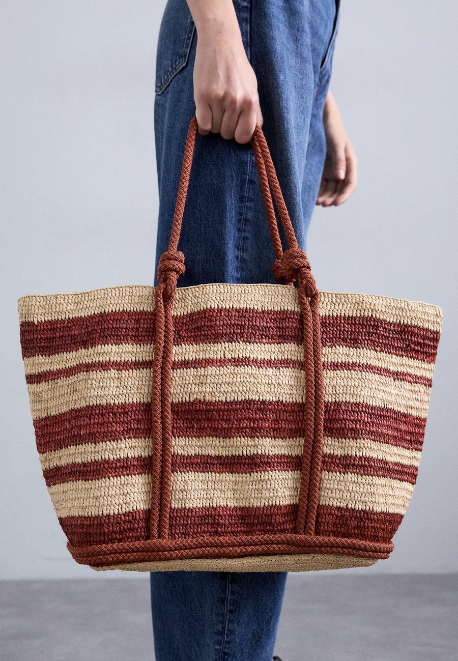 Сумка-шоппер Vanessa Bruno CABAS , Terracota/Orange
Сумка-шоппер Vanessa Bruno CABAS , Terracota/Orange