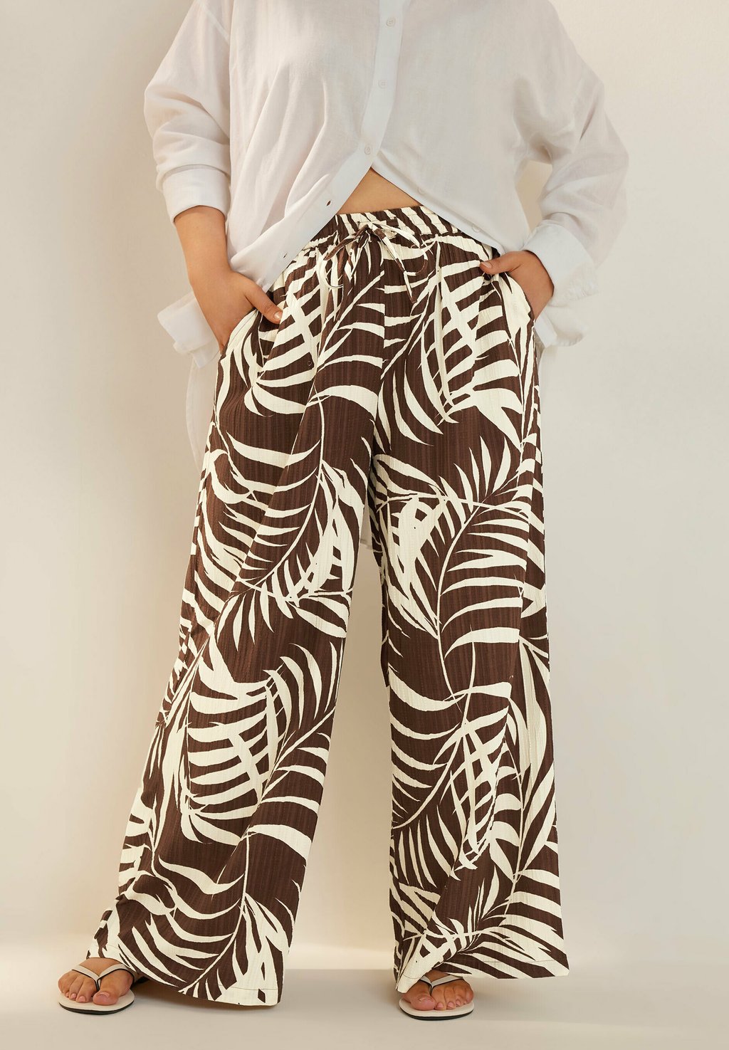 Брюки WIDE Yours Clothing, коричневый
Брюки WIDE Yours Clothing, коричневый