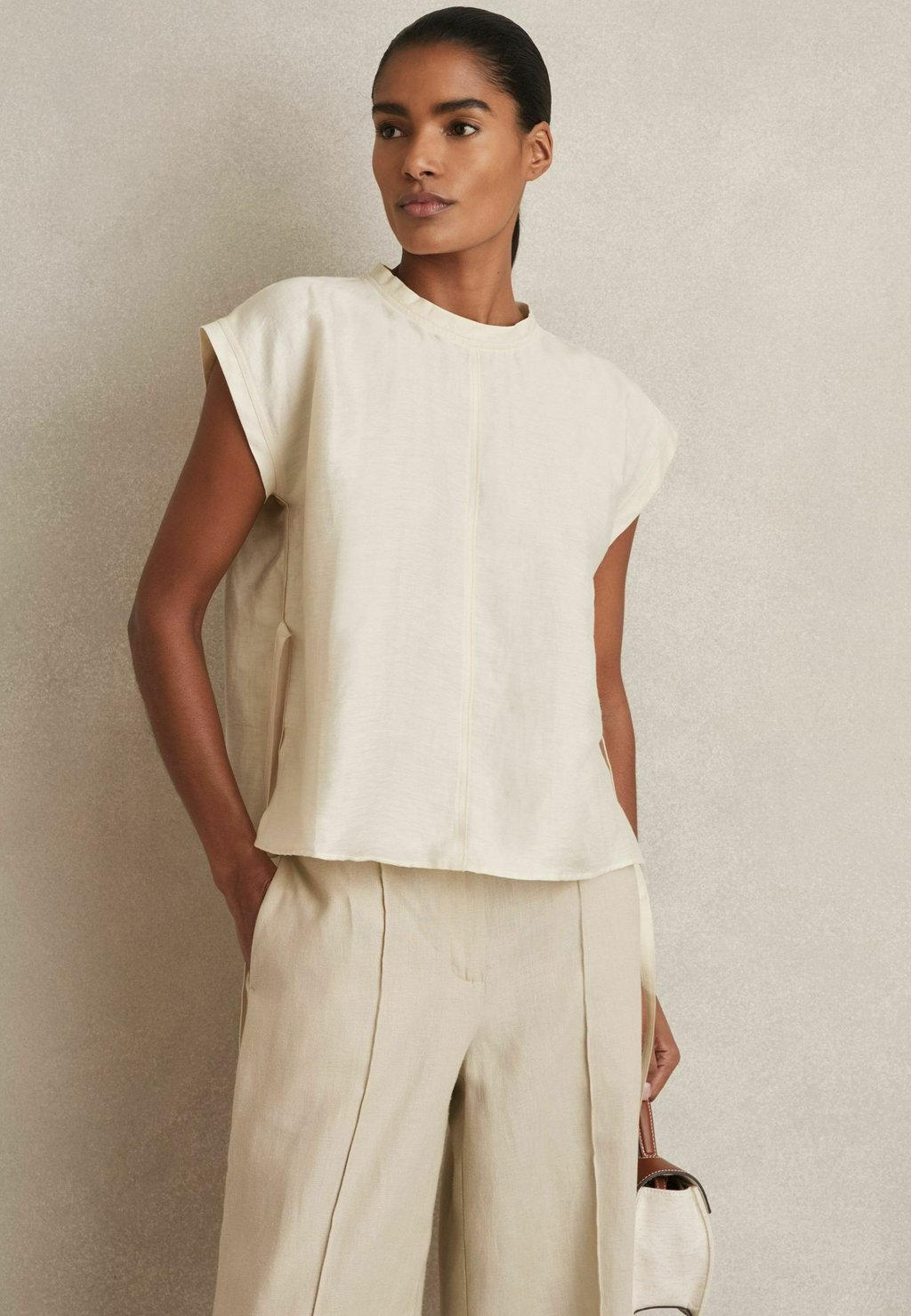 Блуза Reiss, бежевый
Блуза Reiss, бежевый