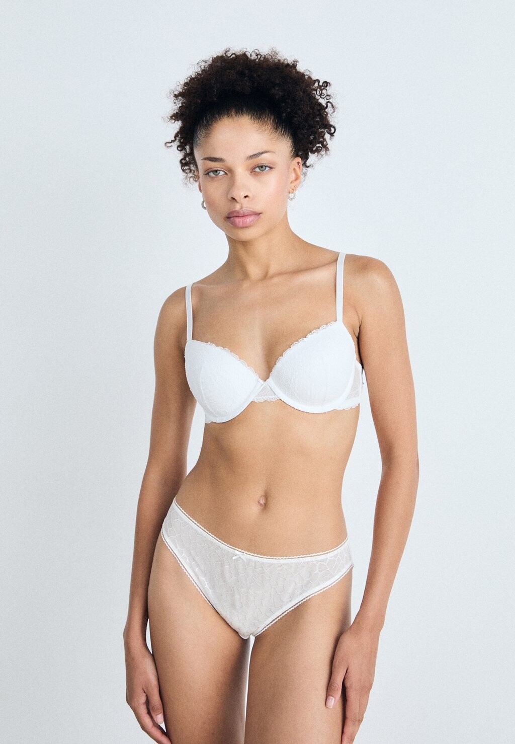 Трусы SLIP LASCANA, кремовый 
Трусы SLIP LASCANA, кремовый