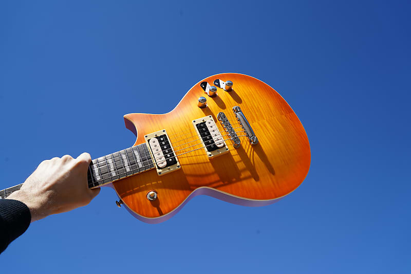 Электрогитара ESP LTD DELUXE EC-1000T Honey Burst Satin 6-String Electric Guitar
Электрогитара ESP LTD DELUXE EC-1000T Honey Burst Satin 6-String Electric Guitar