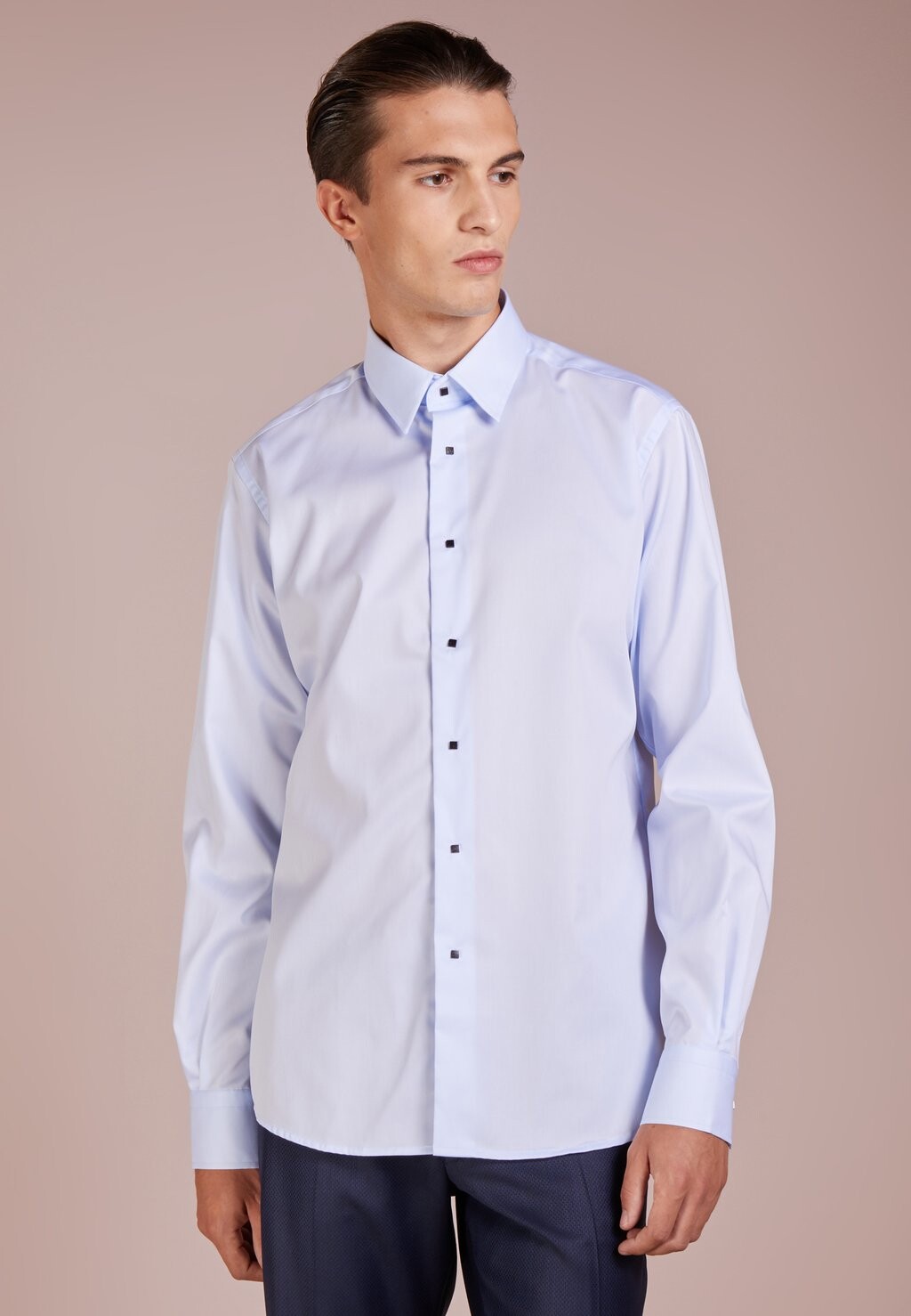 Классическая рубашка KARL LAGERFELD, светло-голубая
Классическая рубашка KARL LAGERFELD, светло-голубая