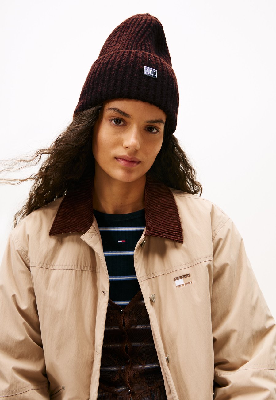 Шапка Tommy Jeans ELEVATED HERITAGE BEANIE, Rich Brown/Brown
Шапка Tommy Jeans ELEVATED HERITAGE BEANIE, Rich Brown/Brown