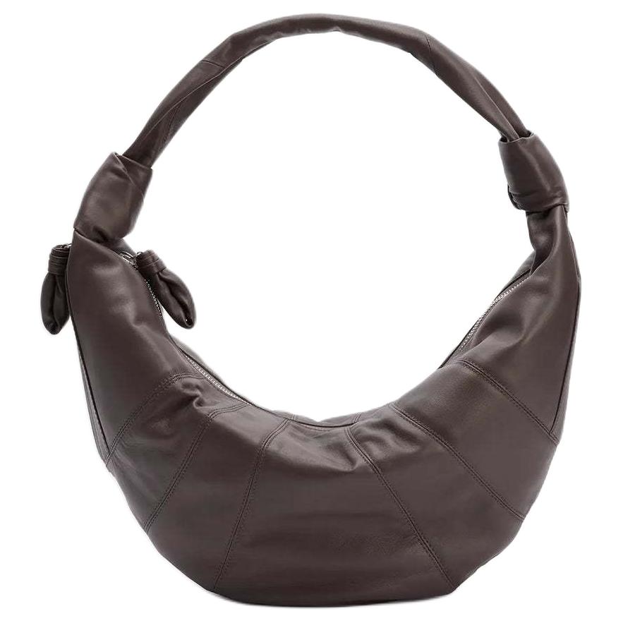 Lemaire Сумка из овчины с козьим рогом
Lemaire Сумка из овчины с козьим рогом