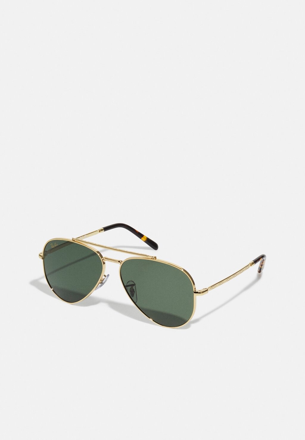 Солнцезащитные очки Ray-Ban
Солнцезащитные очки Ray-Ban