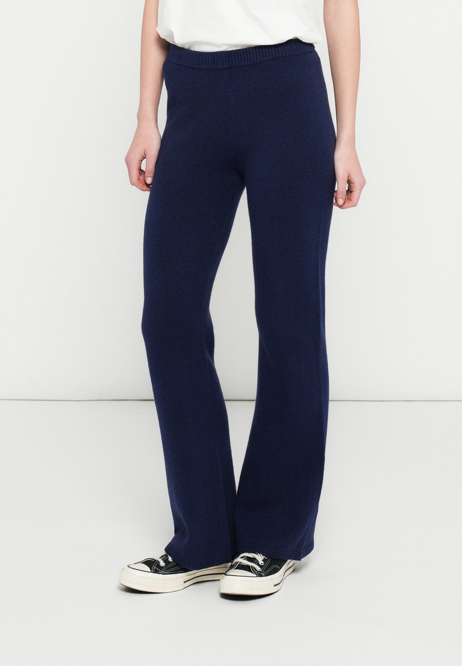 Брюки GAP Trousers, Navy Uniform/Dark Blue
Брюки GAP Trousers, Navy Uniform/Dark Blue