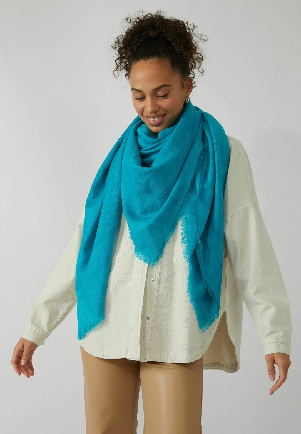 Шарф PREMIUM XL-MIT MONOGRAMM-MUSTER Codello, цвет türkis
Шарф PREMIUM XL-MIT MONOGRAMM-MUSTER Codello, цвет türkis