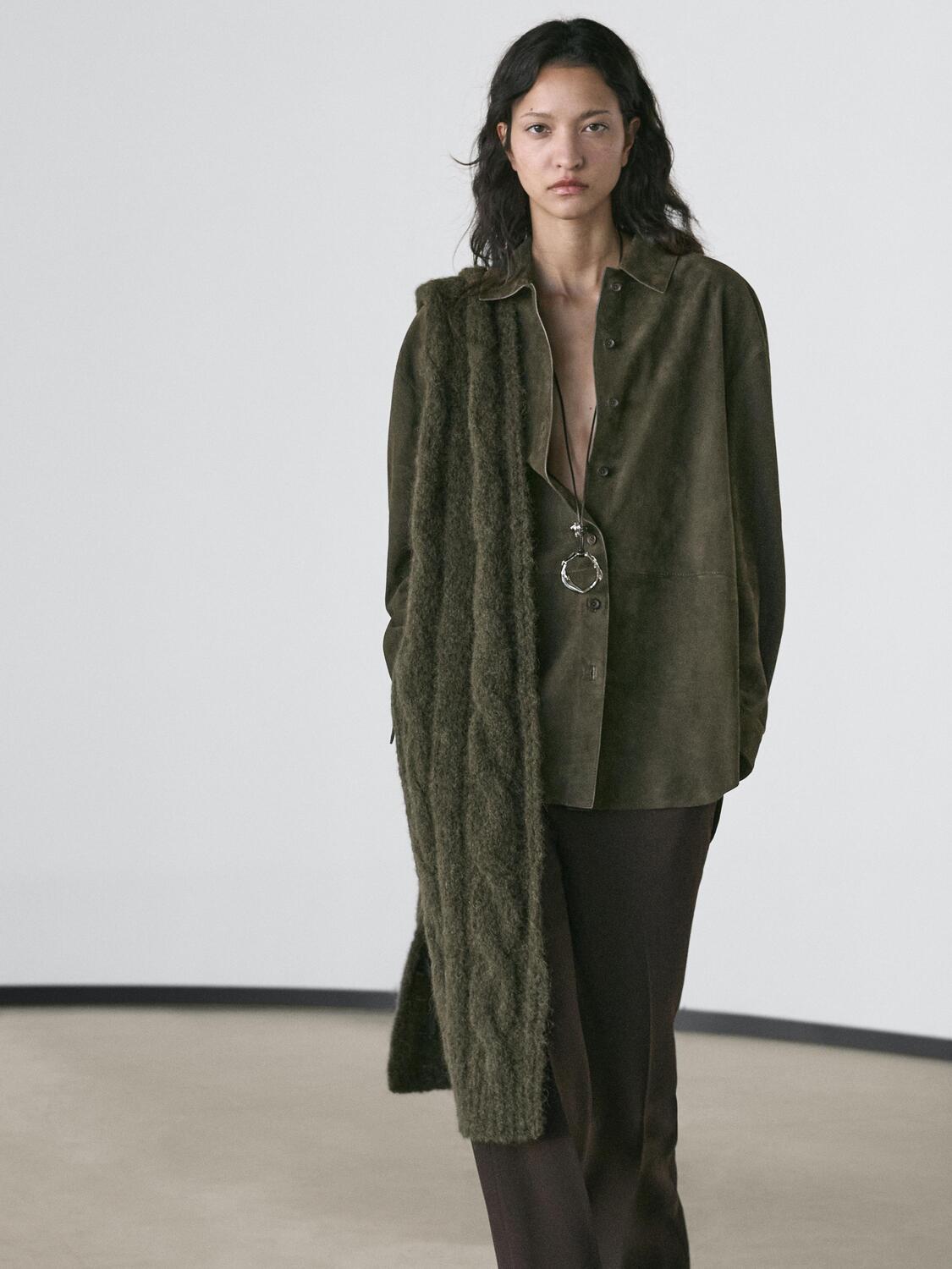 Замшевая кожаная рубашка с рельефными швами Massimo Dutti, green
Замшевая кожаная рубашка с рельефными швами Massimo Dutti, green