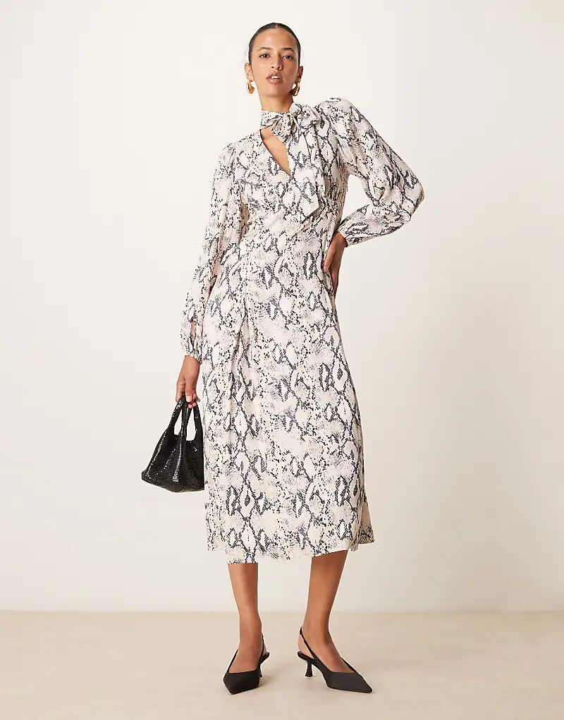 Платье-мидакси Carla с шарфом и принтом змеи Nobody’s Child
Платье-мидакси Carla с шарфом и принтом змеи Nobody’s Child