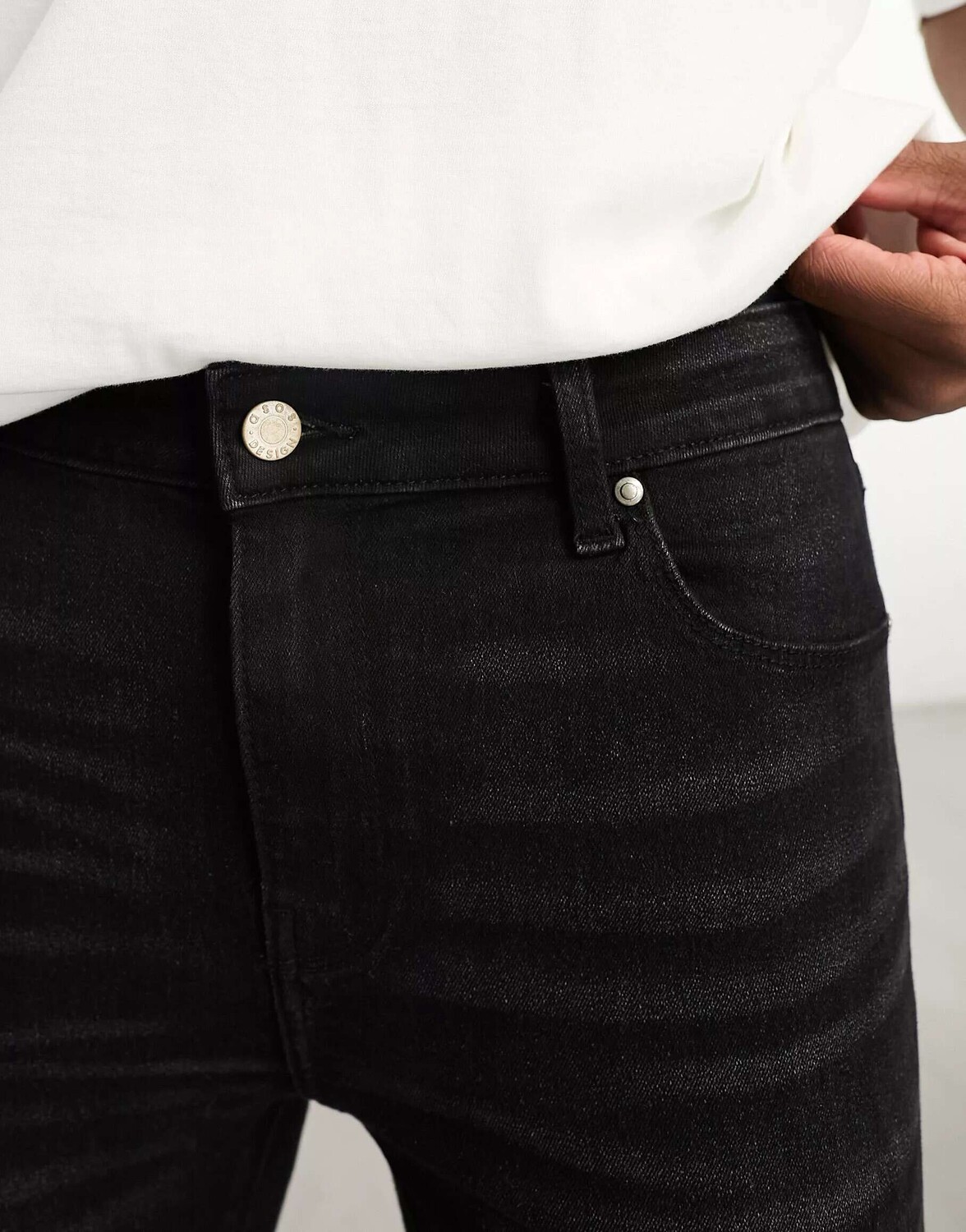 Стираные черные джинсы с эффектом стрейча ASOS
Стираные черные джинсы с эффектом стрейча ASOS