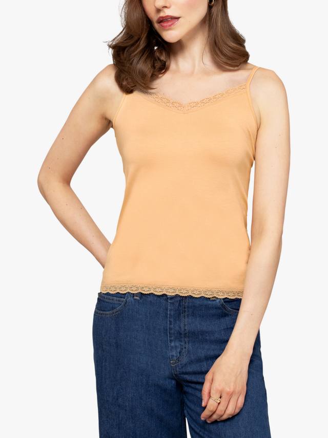 Кружевной топ на бретелях с v-образным вырезом Celtic & Co., цвет Honey
Кружевной топ на бретелях с v-образным вырезом Celtic & Co., цвет Honey