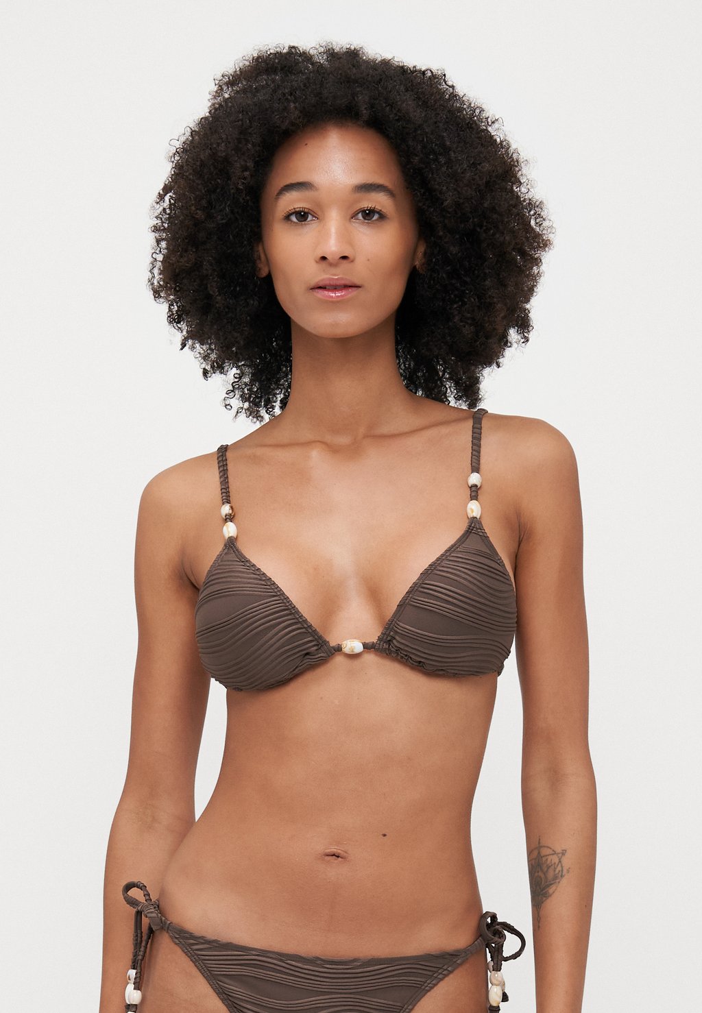 Верх бикини MAGNOLIA PEARL DETAILED Malina, темно-коричневый
Верх бикини MAGNOLIA PEARL DETAILED Malina, темно-коричневый