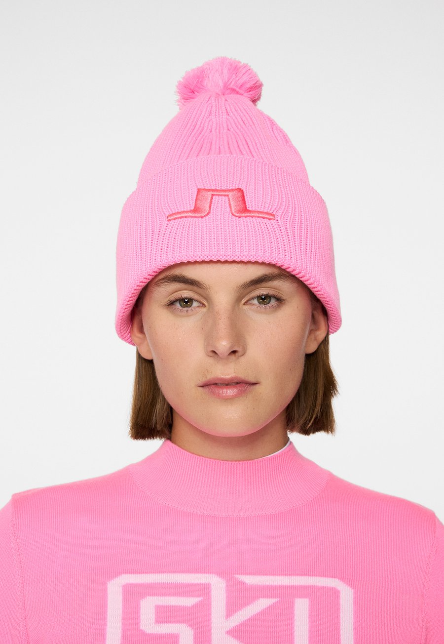 Шапка J.LINDEBERG Sports GRACE BEANIE, Eosine Pink/Light Pink
Шапка J.LINDEBERG Sports GRACE BEANIE, Eosine Pink/Light Pink