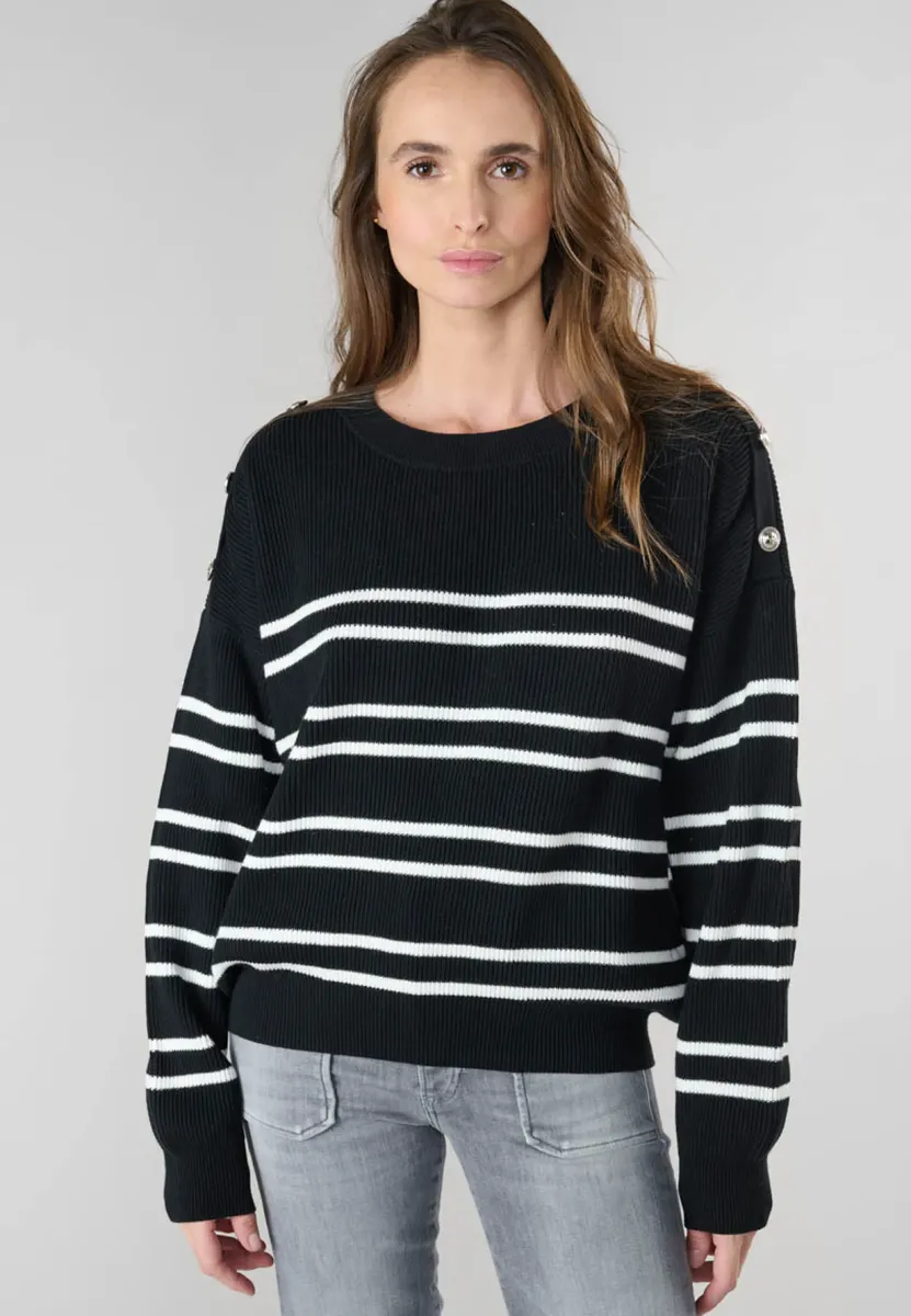 Вязаный свитер Le Temps Des Cerises "APOCY" в полоску, черно-белый
Вязаный свитер Le Temps Des Cerises "APOCY" в полоску, черно-белый