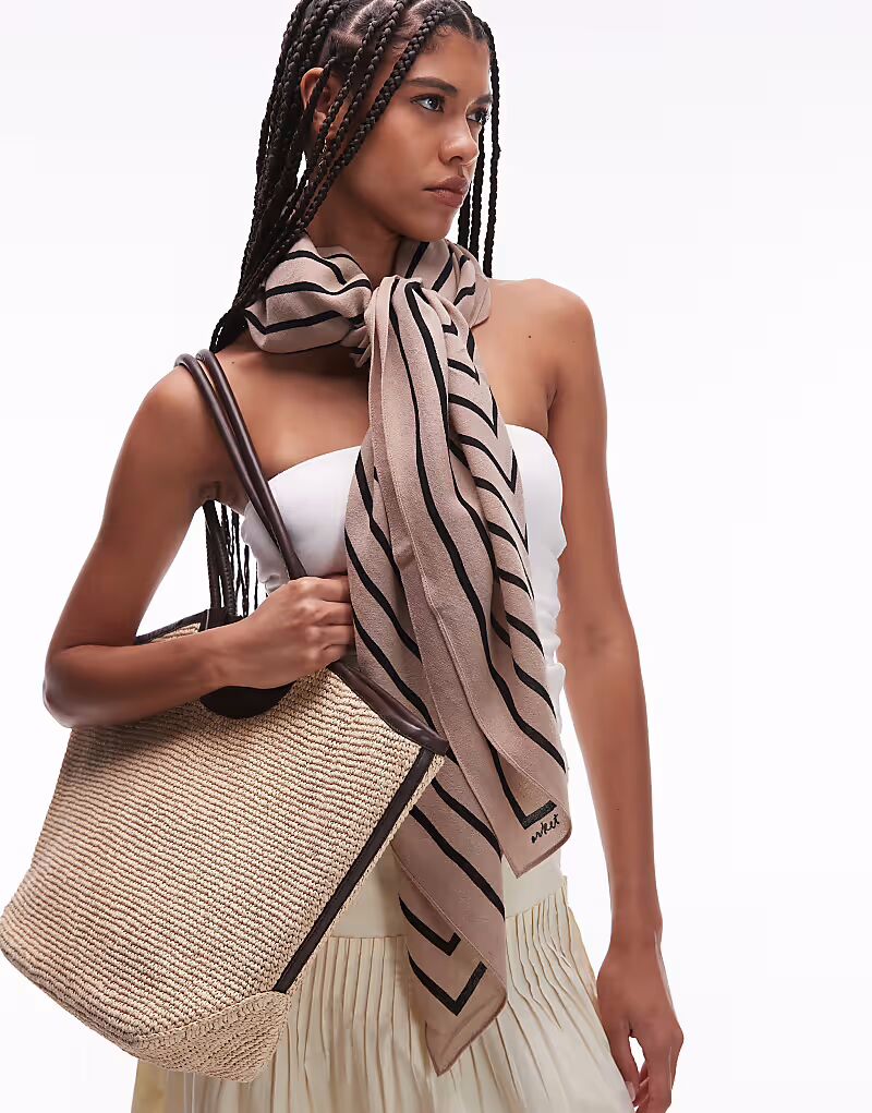 Тонкий шарф с принтом ARKET из чистой шерсти черного и бежевого цветов
Тонкий шарф с принтом ARKET из чистой шерсти черного и бежевого цветов