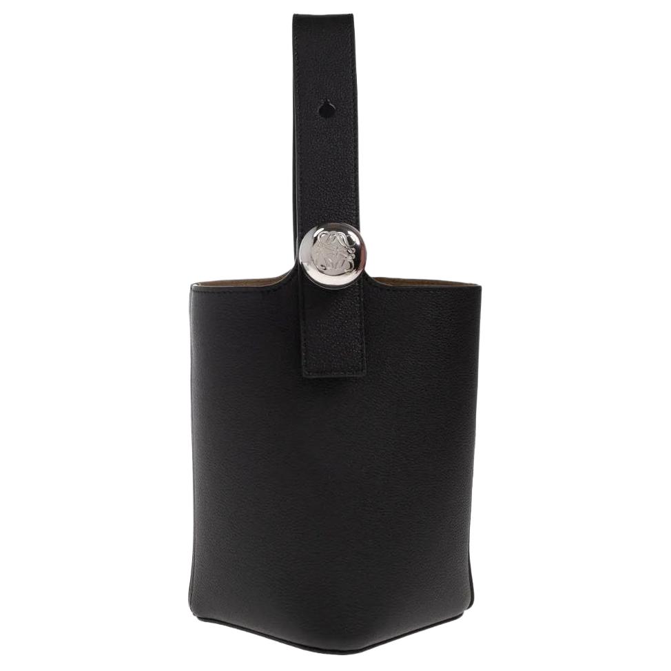 Кожаная мини-сумка с верхней ручкой LOEWE
Кожаная мини-сумка с верхней ручкой LOEWE