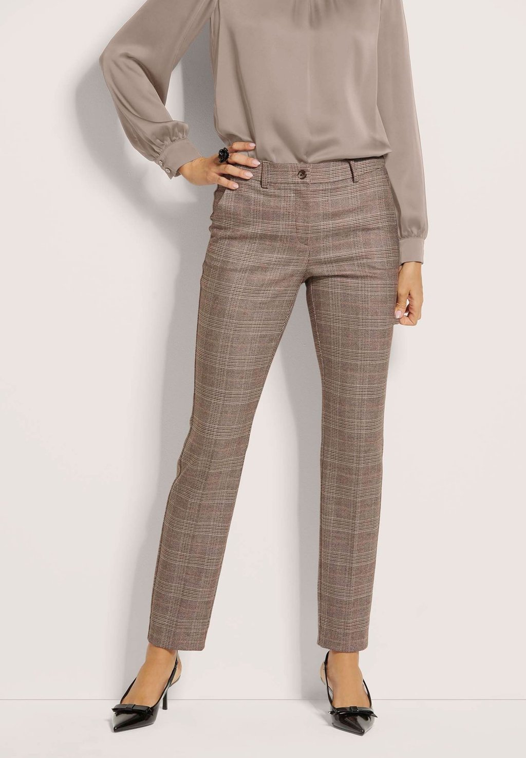 Чиносы SCHLANKE KARO MADELEINE, серо-коричневый
Чиносы SCHLANKE KARO MADELEINE, серо-коричневый