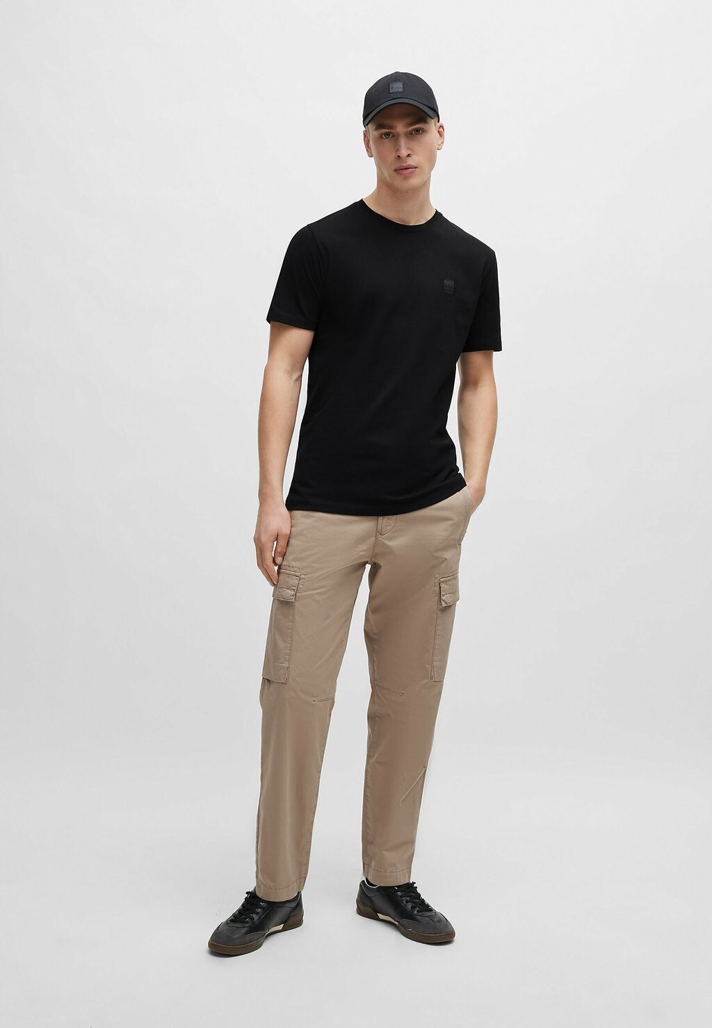 Базовая футболка Tales BOSS, черная
Базовая футболка Tales BOSS, черная