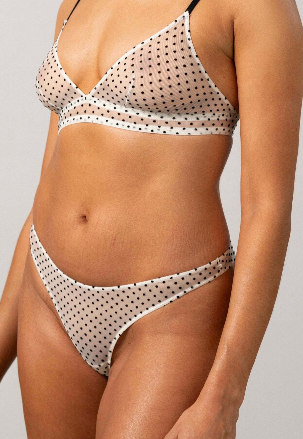 Стринги Understatement, черный
Стринги Understatement, черный