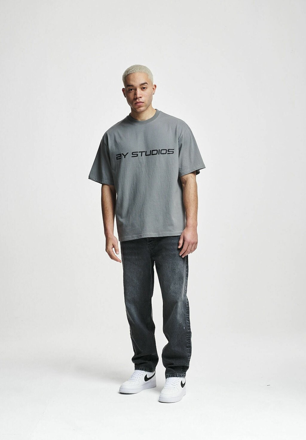 Футболка с принтом Logo 2Y Studios, стираный серый
Футболка с принтом Logo 2Y Studios, стираный серый