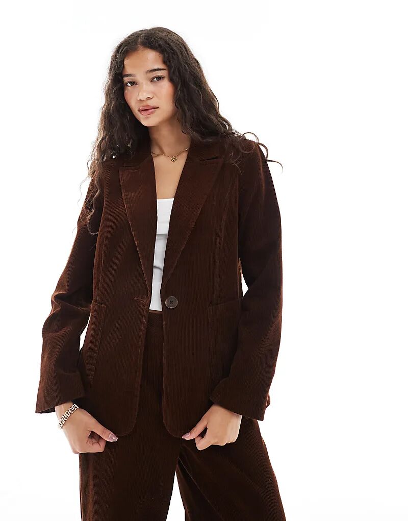 Вельветовый блейзер New Look коричневого цвета
Вельветовый блейзер New Look коричневого цвета