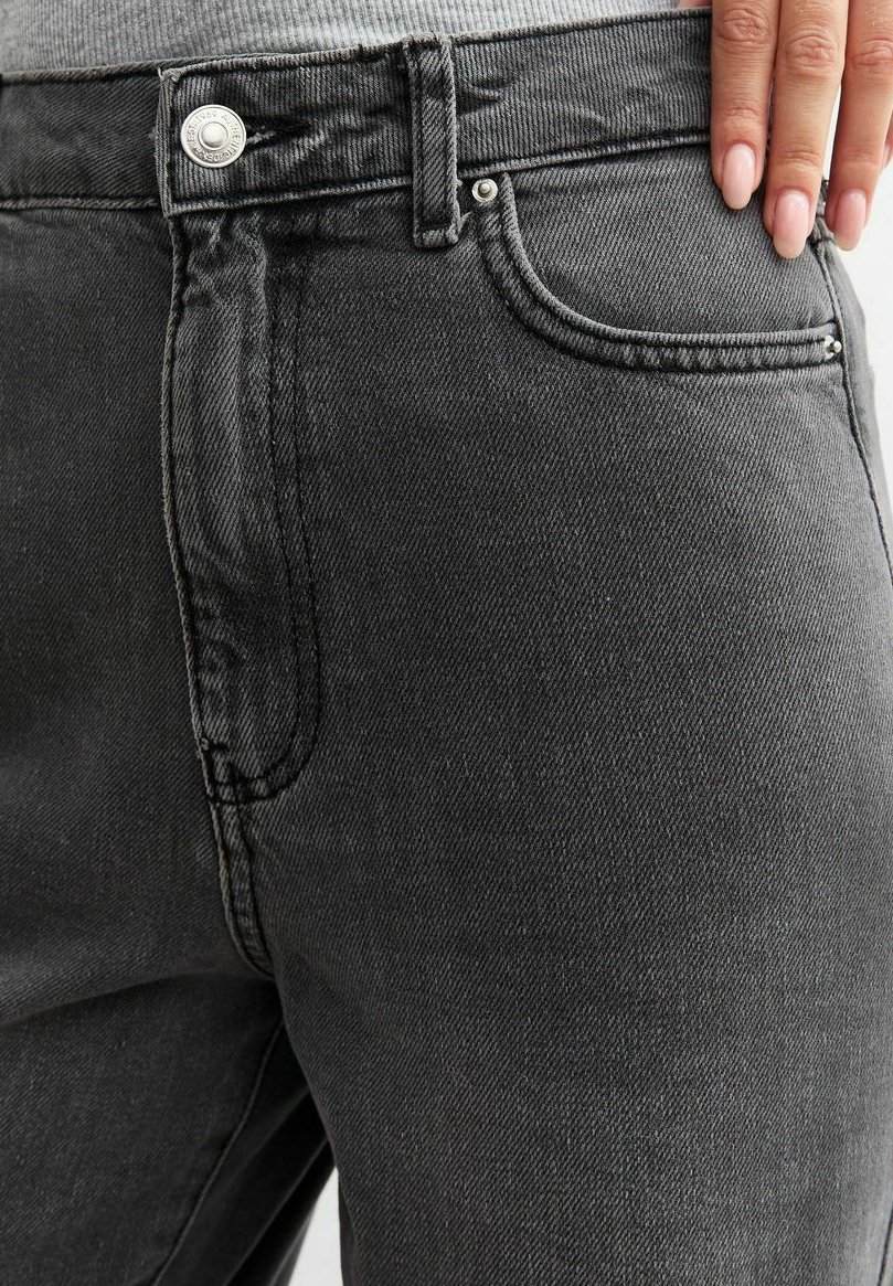 Джинсы свободного кроя ADALAE HIGH-WAIST WIDE LEG New Look, темно-серый
Джинсы свободного кроя ADALAE HIGH-WAIST WIDE LEG New Look, темно-серый