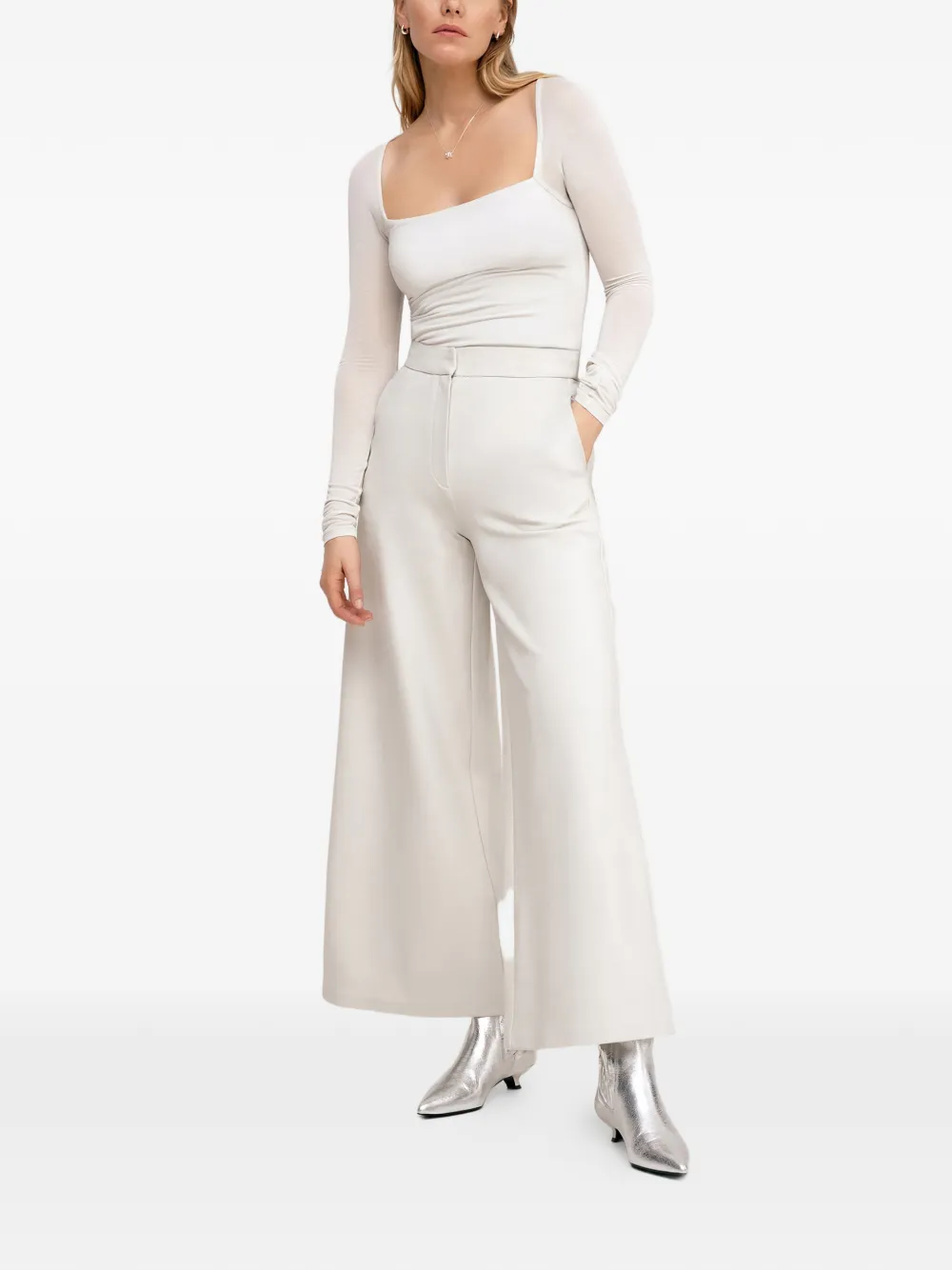 Топ Lonnie с квадратным вырезом Marcella, нейтральный
Топ Lonnie с квадратным вырезом Marcella, нейтральный