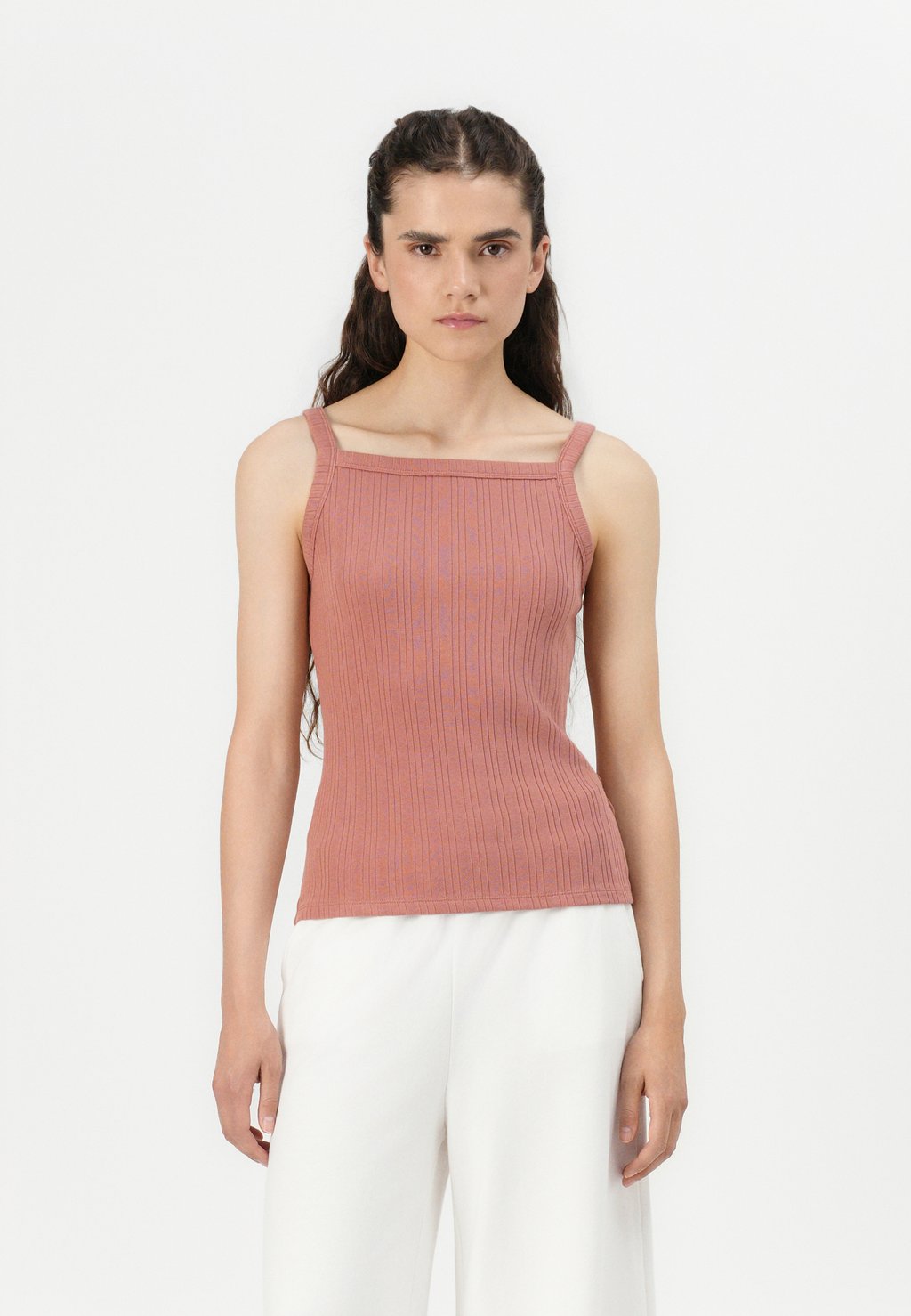 Топ TANK GAP, черный
Топ TANK GAP, черный