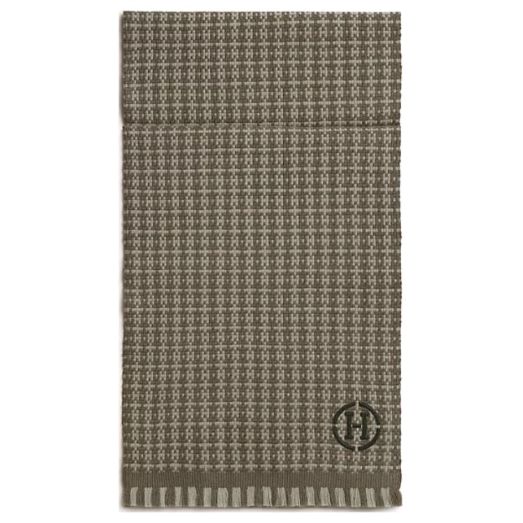 Шерстяной вязаный шарф HERMES мужской торфяного цвета
Шерстяной вязаный шарф HERMES мужской торфяного цвета