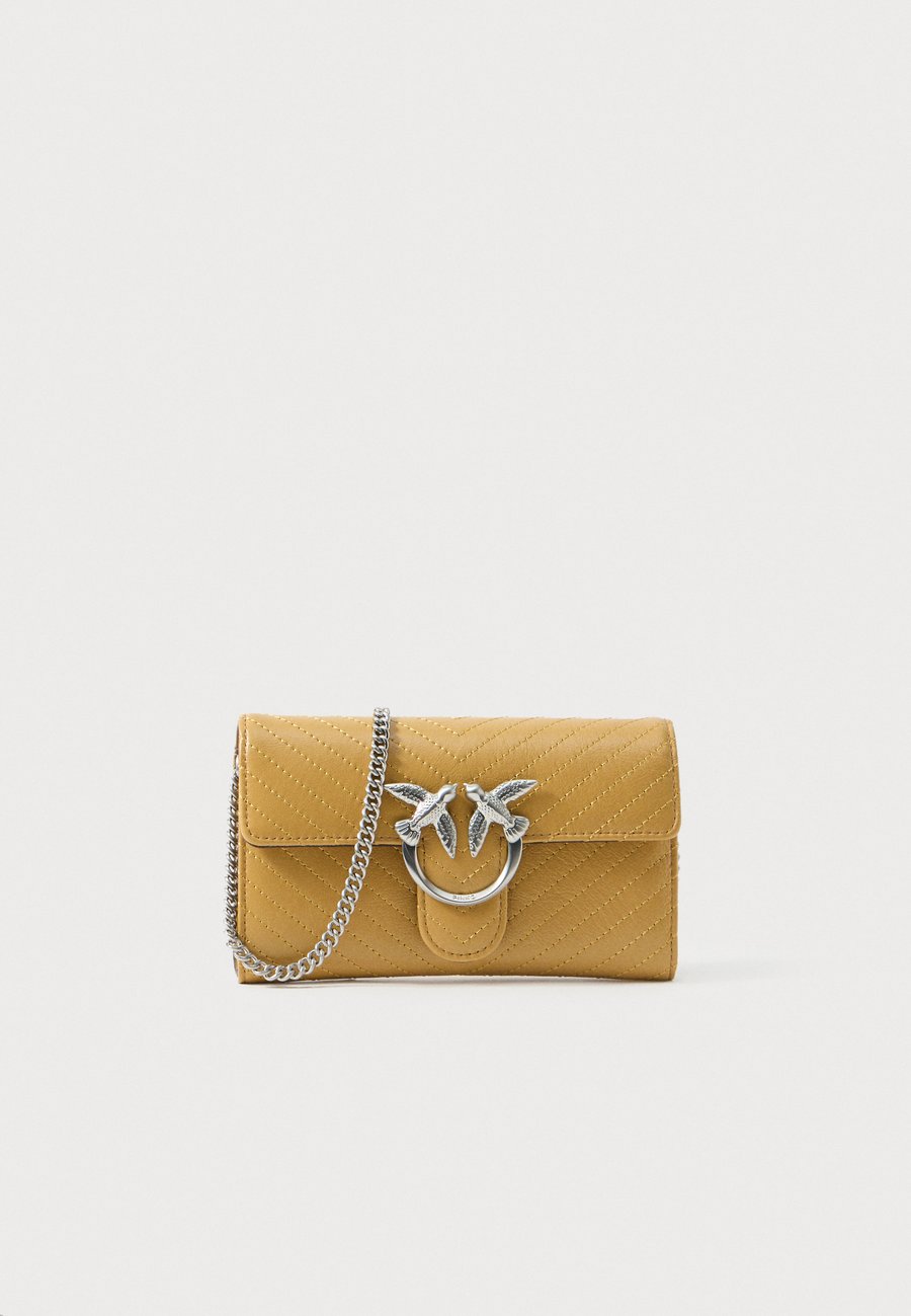 Сумка кросс-боди Pinko LOVE ONE WALLET, Torroncino/Silver-Coloured/Beige
Сумка кросс-боди Pinko LOVE ONE WALLET, Torroncino/Silver-Coloured/Beige