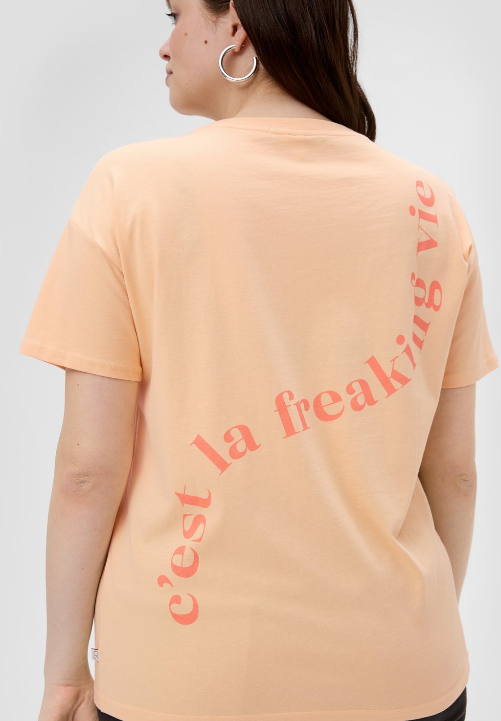 Футболка с принтом QS, абрикос
Футболка с принтом QS, абрикос