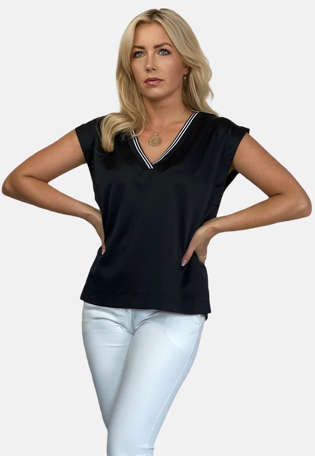 Блузка V NECK REGINA FASHION, цвет black
Блузка V NECK REGINA FASHION, цвет black