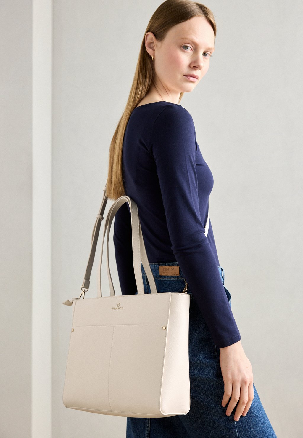 Сумка для ноутбука SET Anna Field, кремовый
Сумка для ноутбука SET Anna Field, кремовый