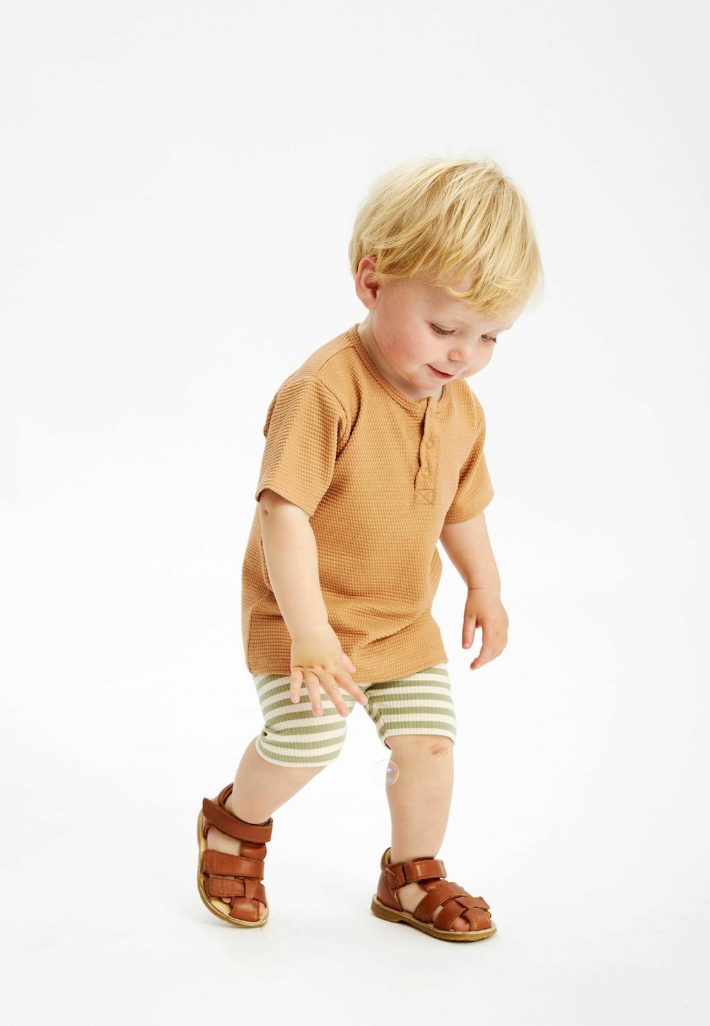 Базовая футболка The New Siblings, коричневый
Базовая футболка The New Siblings, коричневый