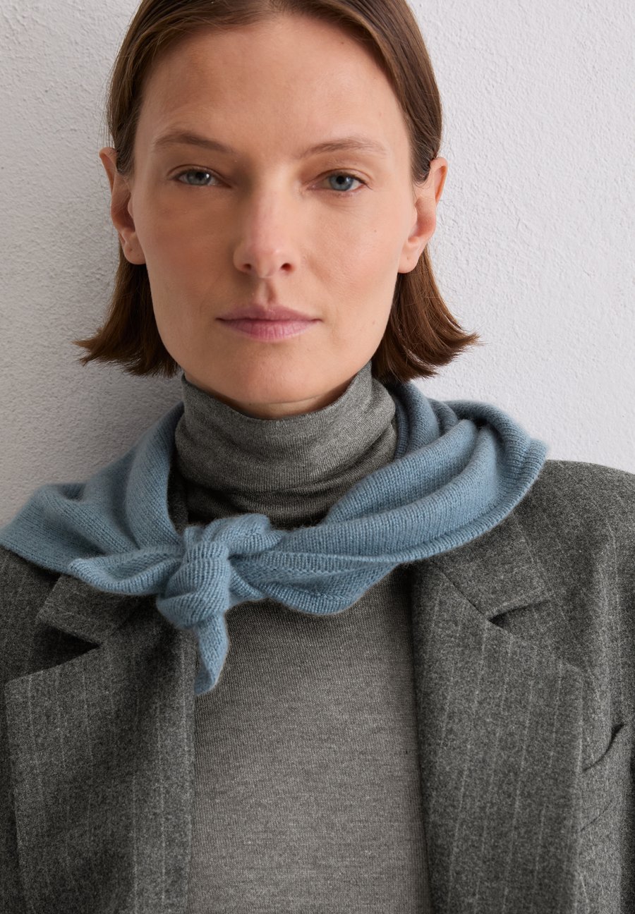 Шарф Marc O'Polo TRIANGEL, Slate Blue/Royal Blue
Шарф Marc O'Polo TRIANGEL, Slate Blue/Royal Blue