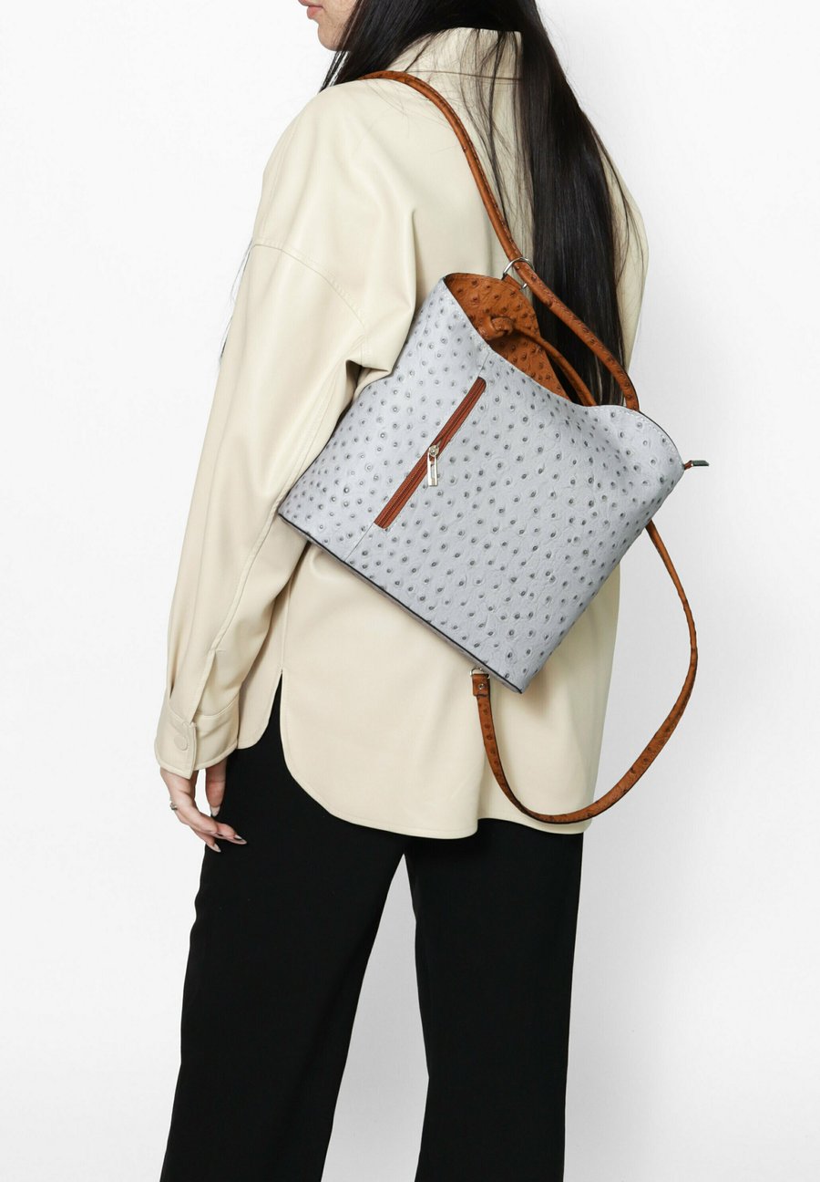 Рюкзак Chiara Ferretti Rucksack, Grigio Cuoio/Grey
Рюкзак Chiara Ferretti Rucksack, Grigio Cuoio/Grey