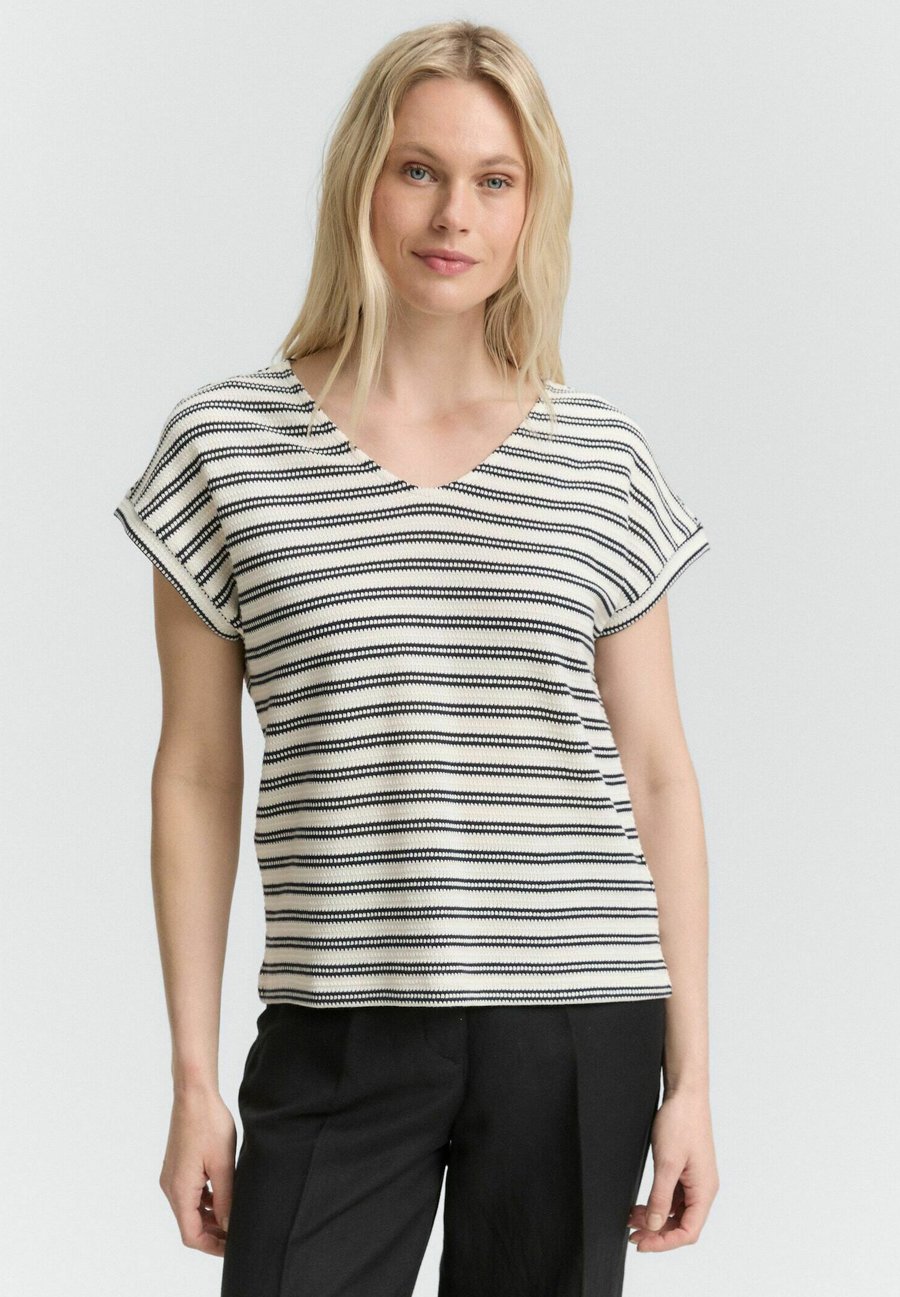 Футболка TOM TAILOR MIT STREIFENMUSTER, Offwhite Navy Structure/Dark Blue, Белый, Футболка TOM TAILOR MIT STREIFENMUSTER, Offwhite Navy Structure/Dark Blue
Футболка TOM TAILOR MIT STREIFENMUSTER, Offwhite Navy Structure/Dark Blue, Белый, Футболка TOM TAILOR MIT STREIFENMUSTER, Offwhite Navy Structure/Dark Blue