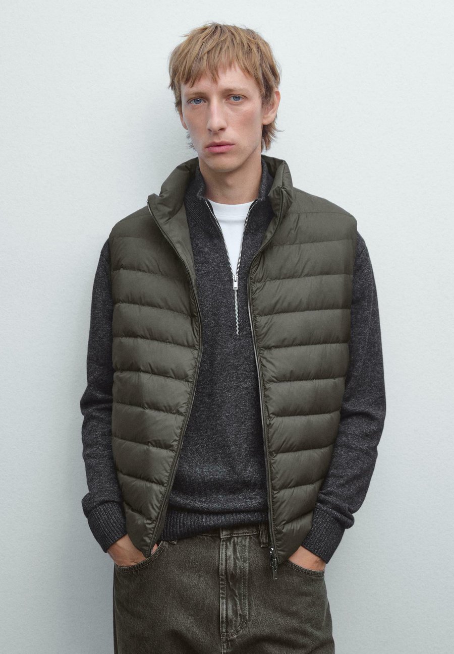 Куртка Massimo Dutti WATER-REPELLENT REVERSIBLE DOWN, Dark Grey
Куртка Massimo Dutti WATER-REPELLENT REVERSIBLE DOWN, Dark Grey