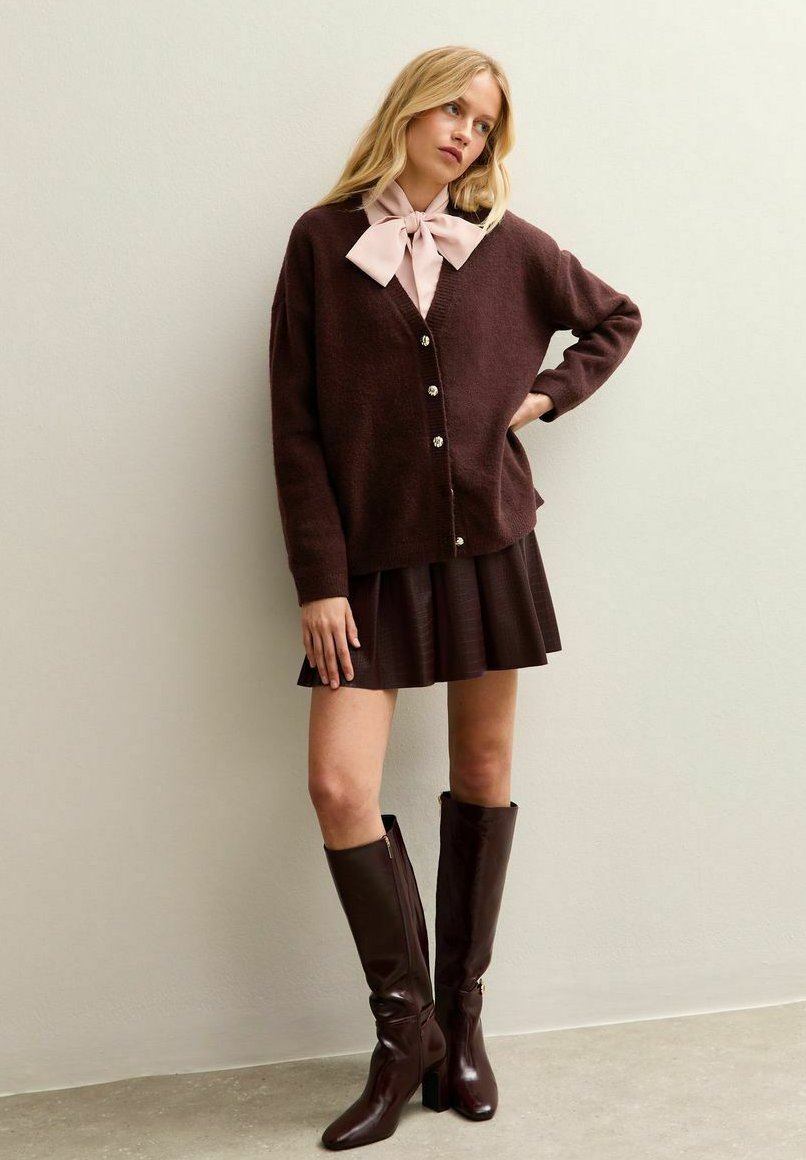 Кардиган New Look OVERSIZED BOYFRIEND, Burgundy/Brown
Кардиган New Look OVERSIZED BOYFRIEND, Burgundy/Brown