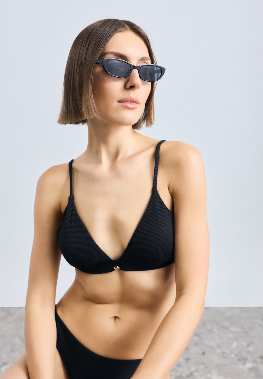 Топ бикини KARL LAGERFELD HOTEL, Black, Черный, Топ бикини KARL LAGERFELD HOTEL, Black
Топ бикини KARL LAGERFELD HOTEL, Black, Черный, Топ бикини KARL LAGERFELD HOTEL, Black