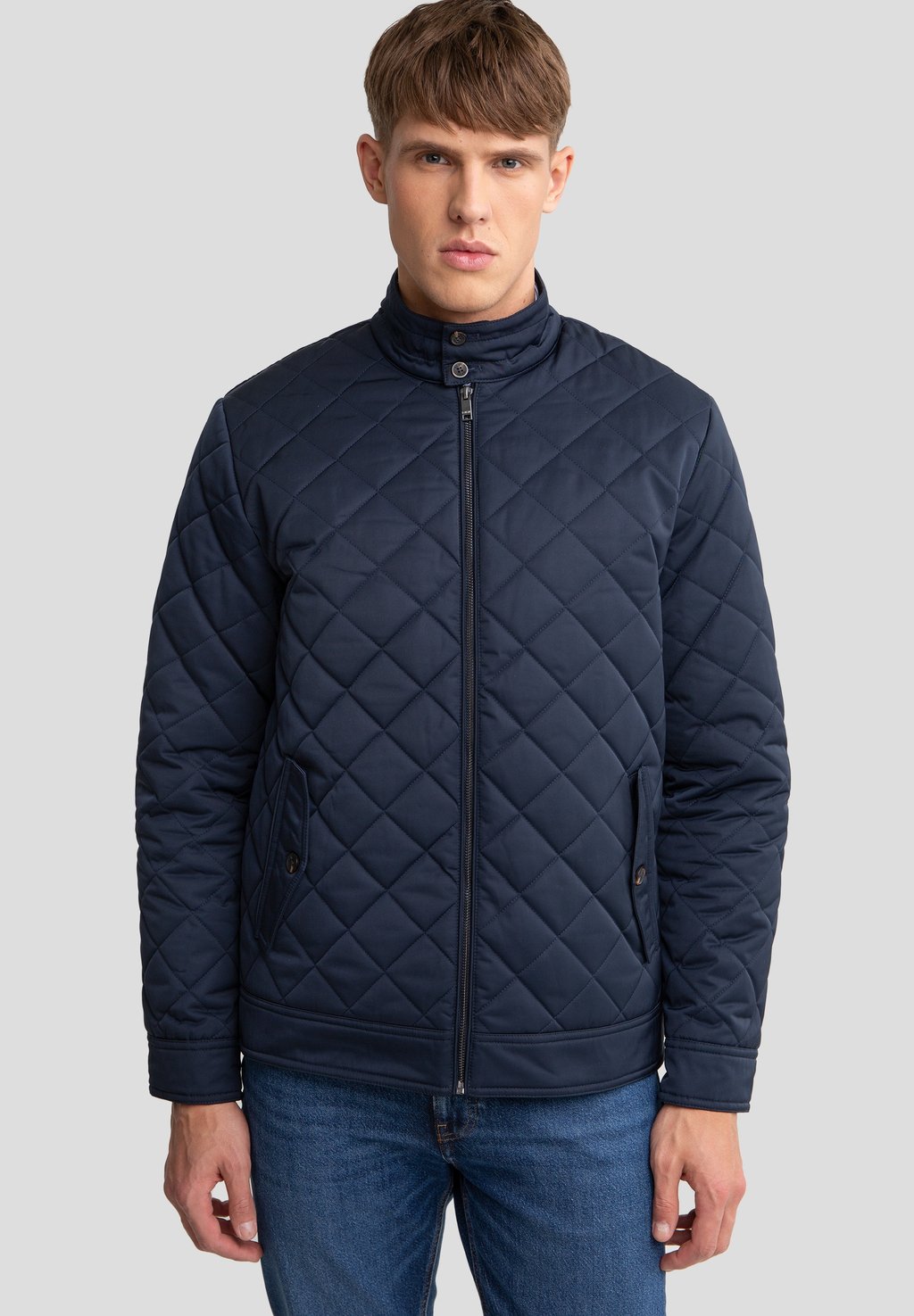 Куртка демисезонная OBERBEKLEIDUNG EZEQUIEL Big Star, темно-синий
Куртка демисезонная OBERBEKLEIDUNG EZEQUIEL Big Star, темно-синий