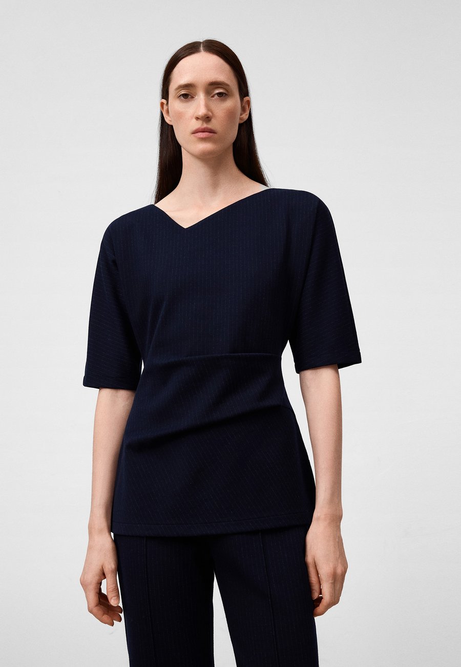 Блуза ADOLFO DOMINGUEZ DRAPED STRIPED, Navy Blue/Dark Blue
Блуза ADOLFO DOMINGUEZ DRAPED STRIPED, Navy Blue/Dark Blue